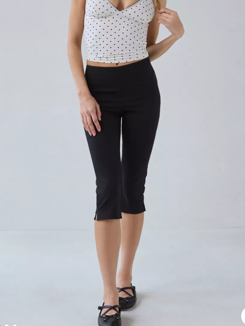 Kimchi Blue Black Mid-Rise Cropped Capris
